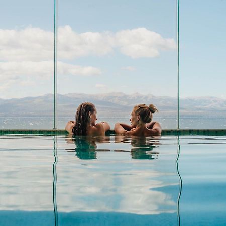 فندق أجنحة وسبا ألما ديل لاغو سان كارلوس دي باريلوتشي المظهر الخارجي الصورة Infinity pool