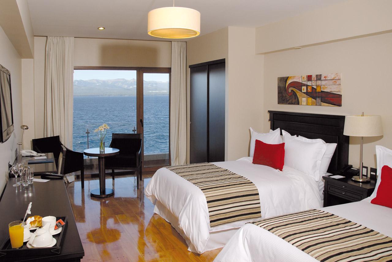 فندق أجنحة وسبا ألما ديل لاغو سان كارلوس دي باريلوتشي المظهر الخارجي الصورة A room at the hotel