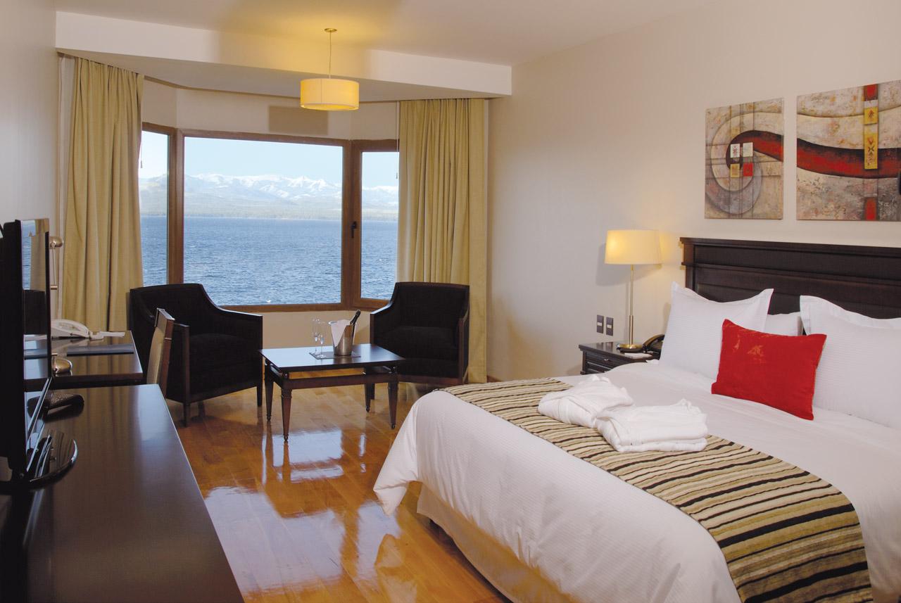 فندق أجنحة وسبا ألما ديل لاغو سان كارلوس دي باريلوتشي المظهر الخارجي الصورة A room at the hotel