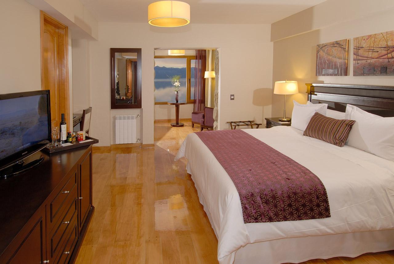 فندق أجنحة وسبا ألما ديل لاغو سان كارلوس دي باريلوتشي المظهر الخارجي الصورة A room at the hotel