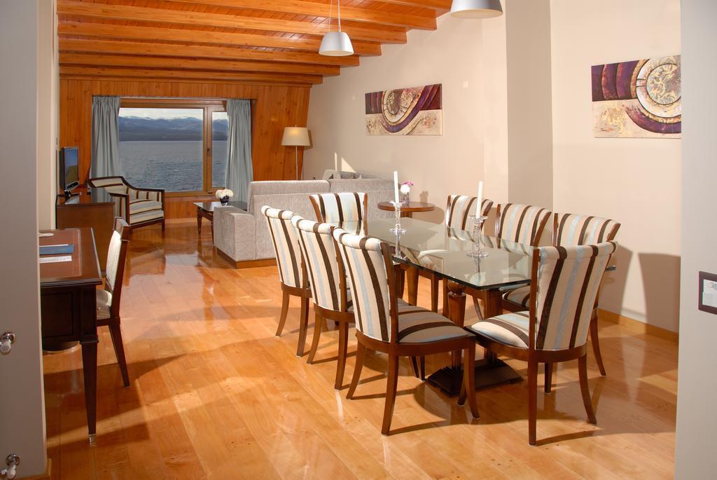 فندق أجنحة وسبا ألما ديل لاغو سان كارلوس دي باريلوتشي المظهر الخارجي الصورة A dining room