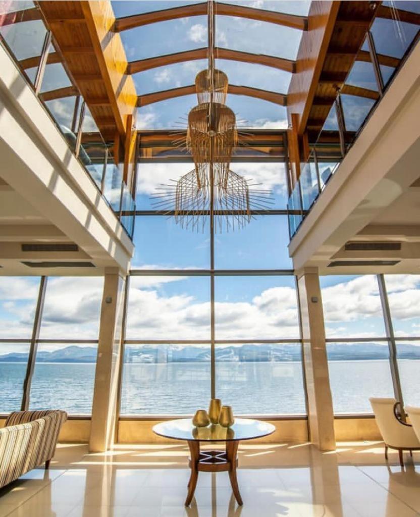 فندق أجنحة وسبا ألما ديل لاغو سان كارلوس دي باريلوتشي المظهر الخارجي الصورة The interior of the hotel