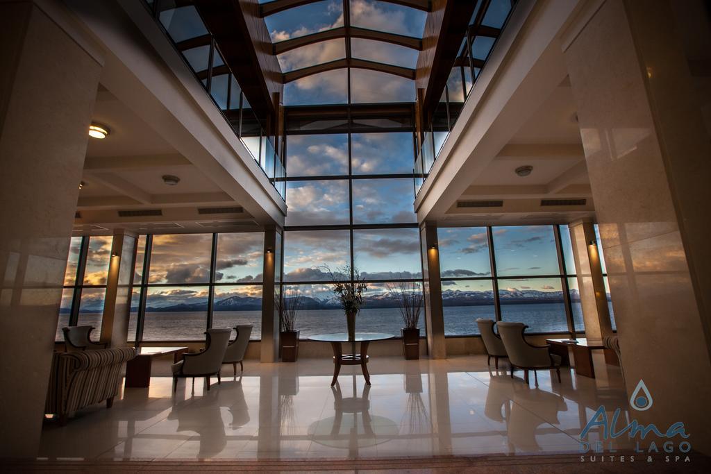 فندق أجنحة وسبا ألما ديل لاغو سان كارلوس دي باريلوتشي المظهر الخارجي الصورة Interior of the hotel