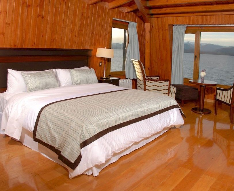 فندق أجنحة وسبا ألما ديل لاغو سان كارلوس دي باريلوتشي المظهر الخارجي الصورة A bedroom in the hotel