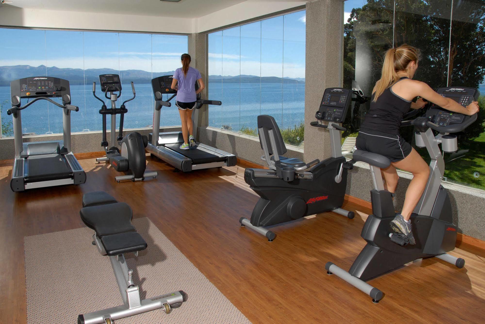 فندق أجنحة وسبا ألما ديل لاغو سان كارلوس دي باريلوتشي المظهر الخارجي الصورة A gym