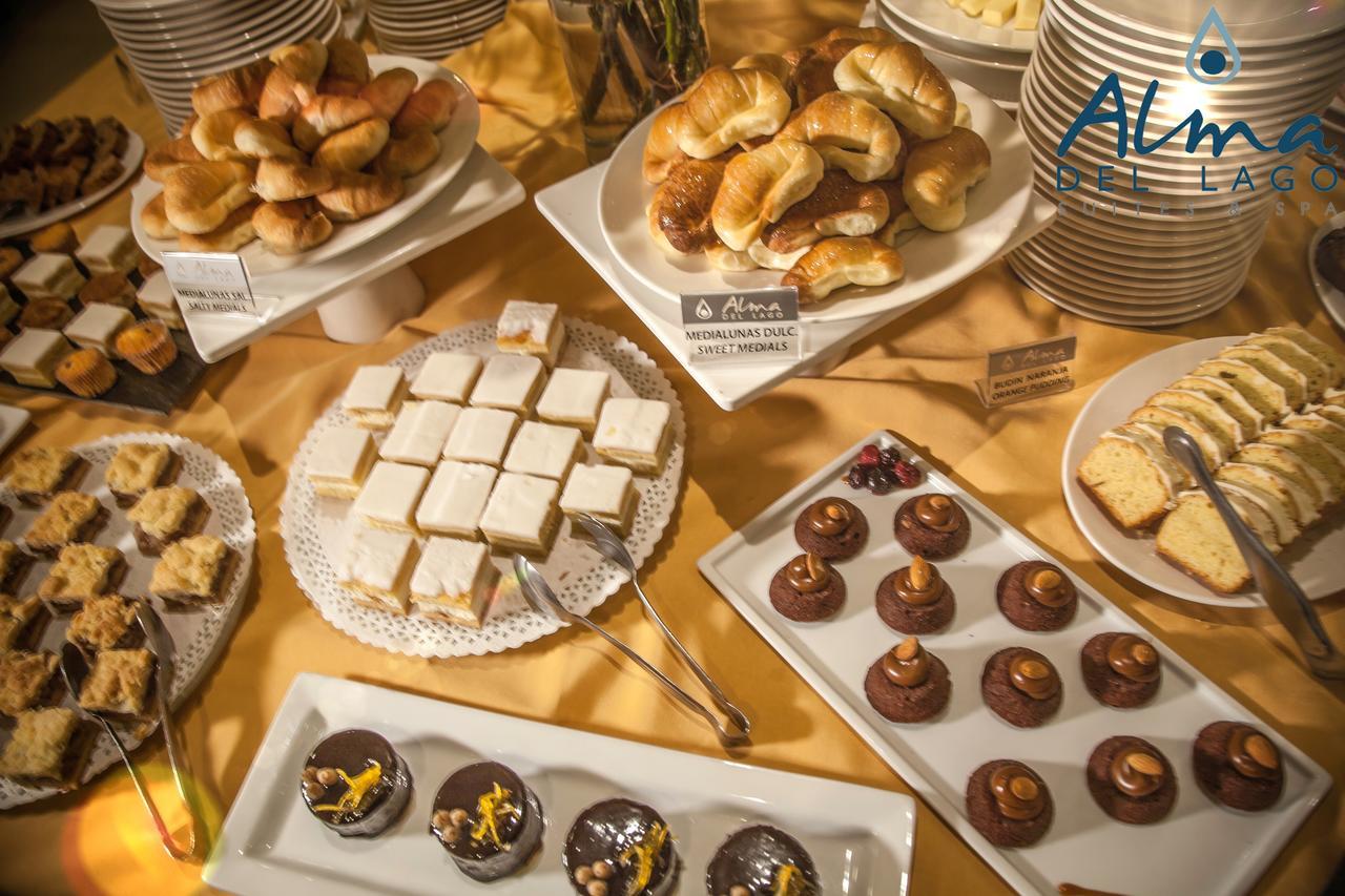 فندق أجنحة وسبا ألما ديل لاغو سان كارلوس دي باريلوتشي المظهر الخارجي الصورة A selection of desserts